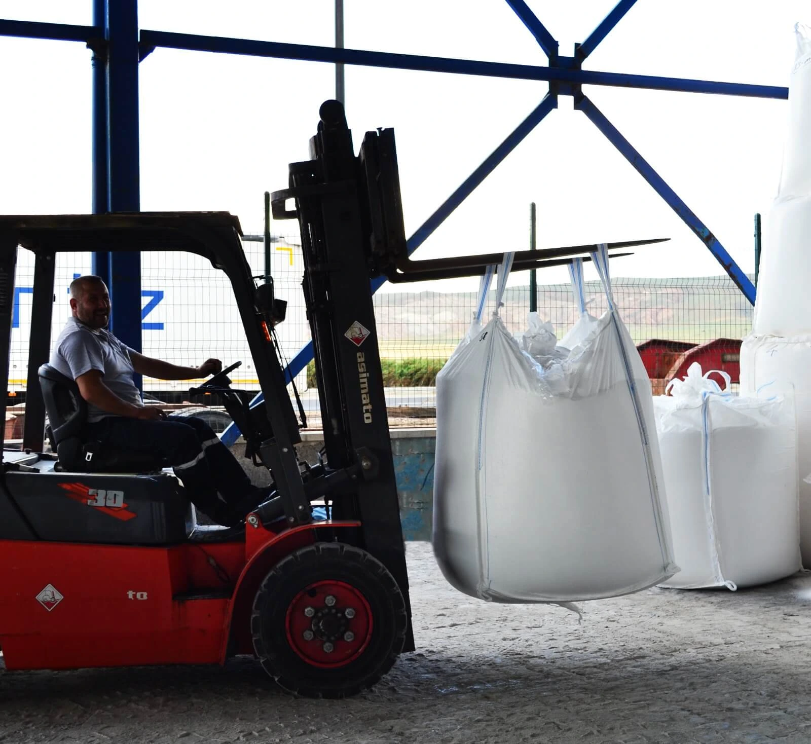 Forklift loading salt big bags (tablet, fine, coarse) for shipment